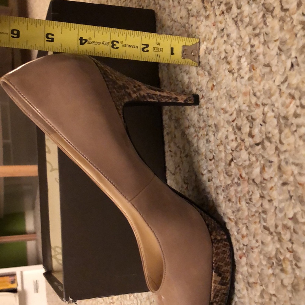 BNWT Enzo Angiolini Taupe/beige pumps size 8 - Picture 10 of 13